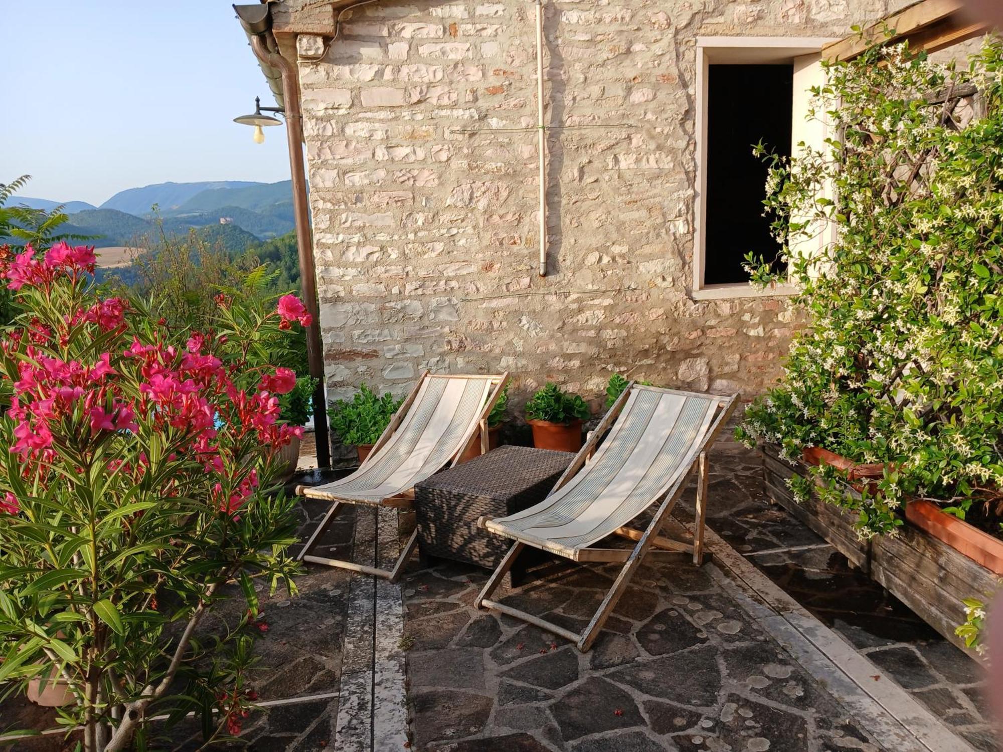 Agriturismo Del Frontino - Lo Studio Акуаланя Екстериор снимка