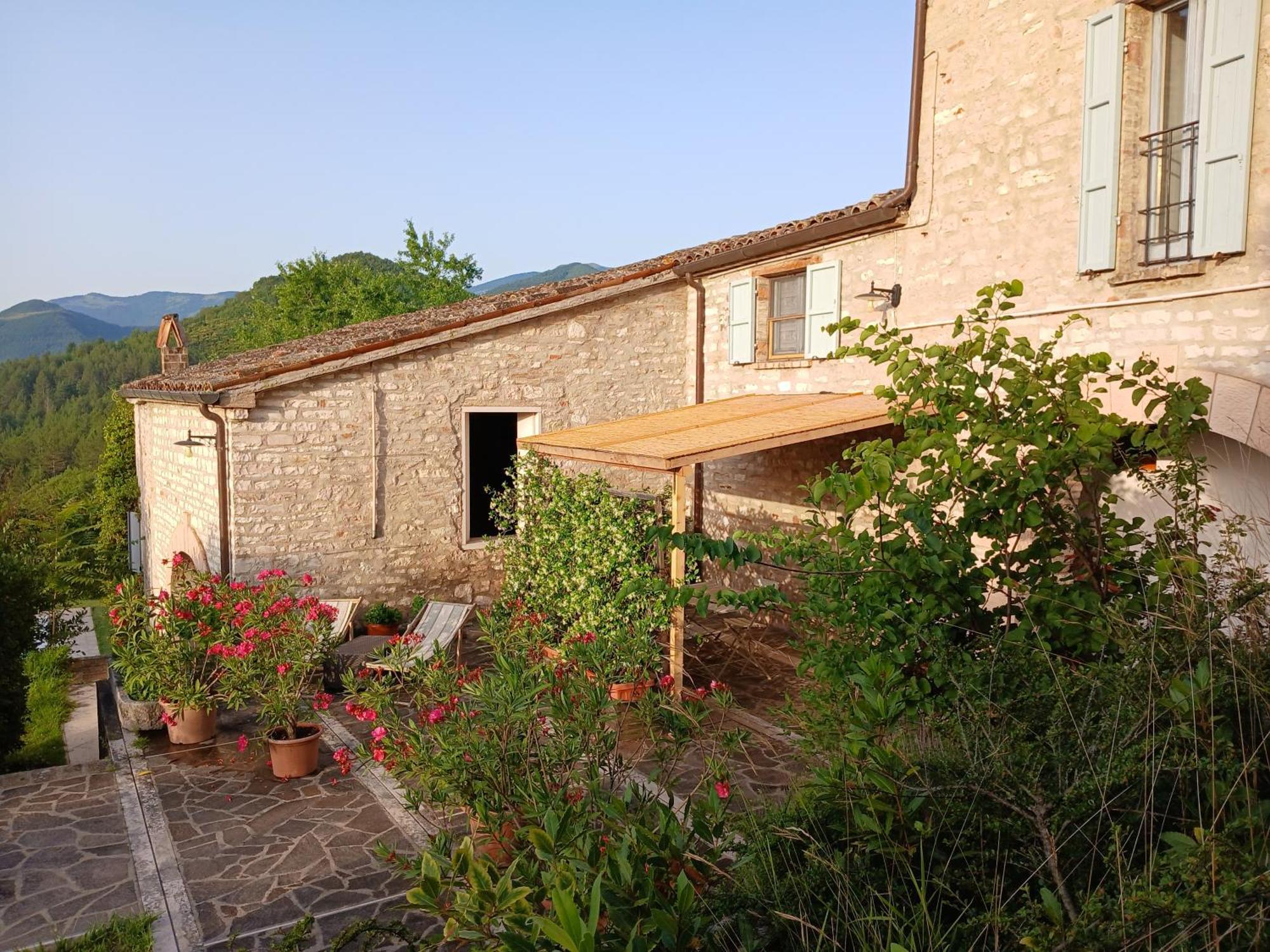 Agriturismo Del Frontino - Lo Studio Акуаланя Екстериор снимка